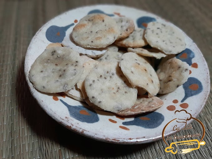 Crackers cu chia si fulgi de drojdie inactiva