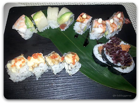 tabla de sushi variada, compuesta por: Maki arcoiris, maki doble langostino, maki pez mantequilla tempurizado y maki de atún picante - tastem restaurante japonés valencia 2