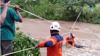 Dua Warga Wlingi Blitar Berhasil Dievakuasi, Terjebak Luapan Sungai Lekso