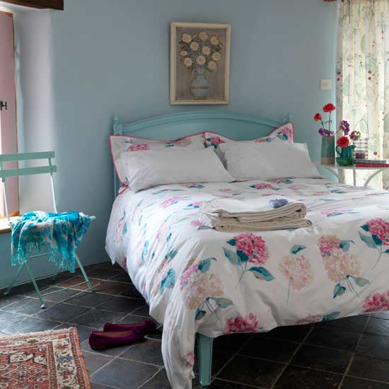 a vibrant country room,