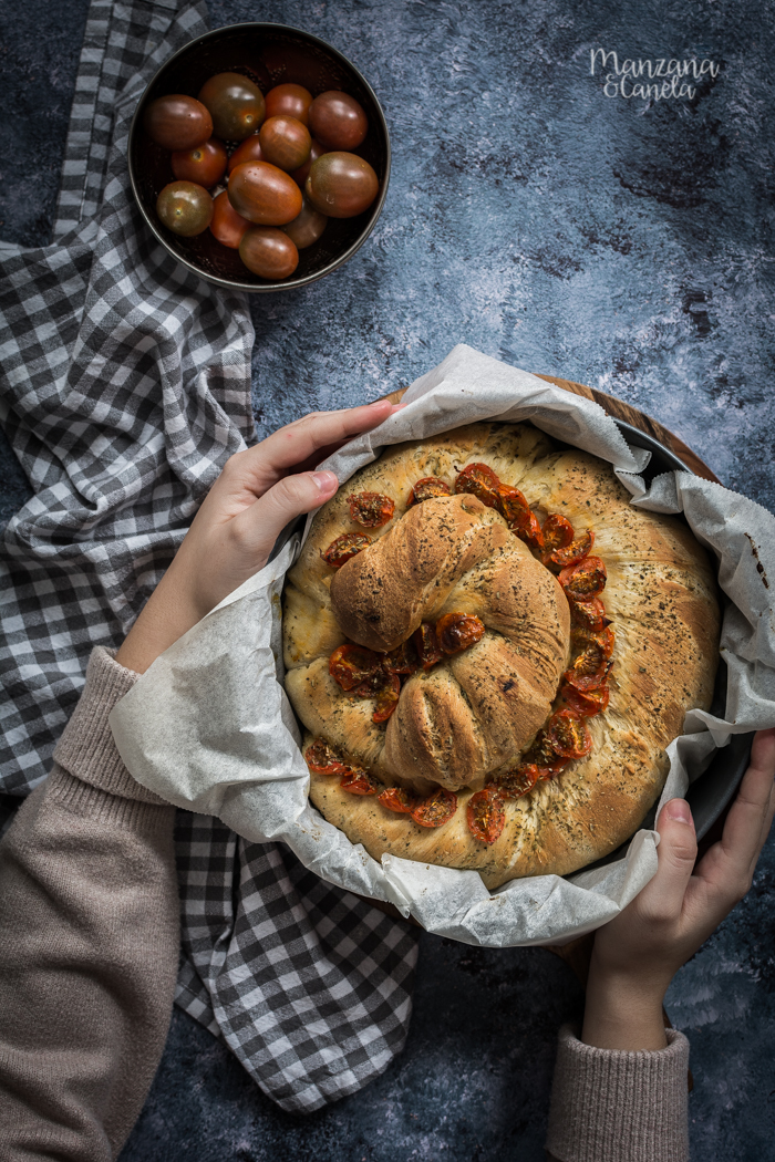 Focaccia enrollada. Receta fácil y perfecta para compartir.