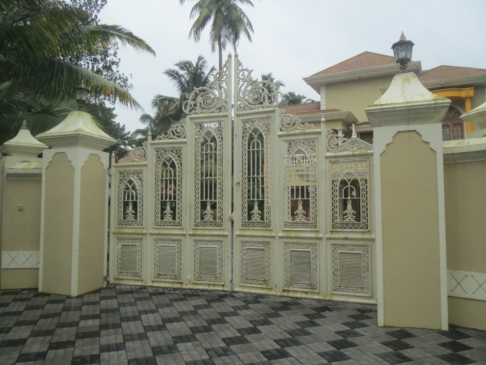 60 Desain Pagar Rumah Mewah