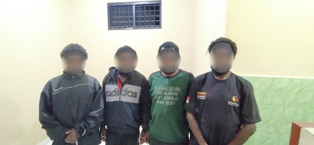 Polres Tolikara Ringkus 5 Warga Yang Bermain Judi Dadu di Pasar Karubaga