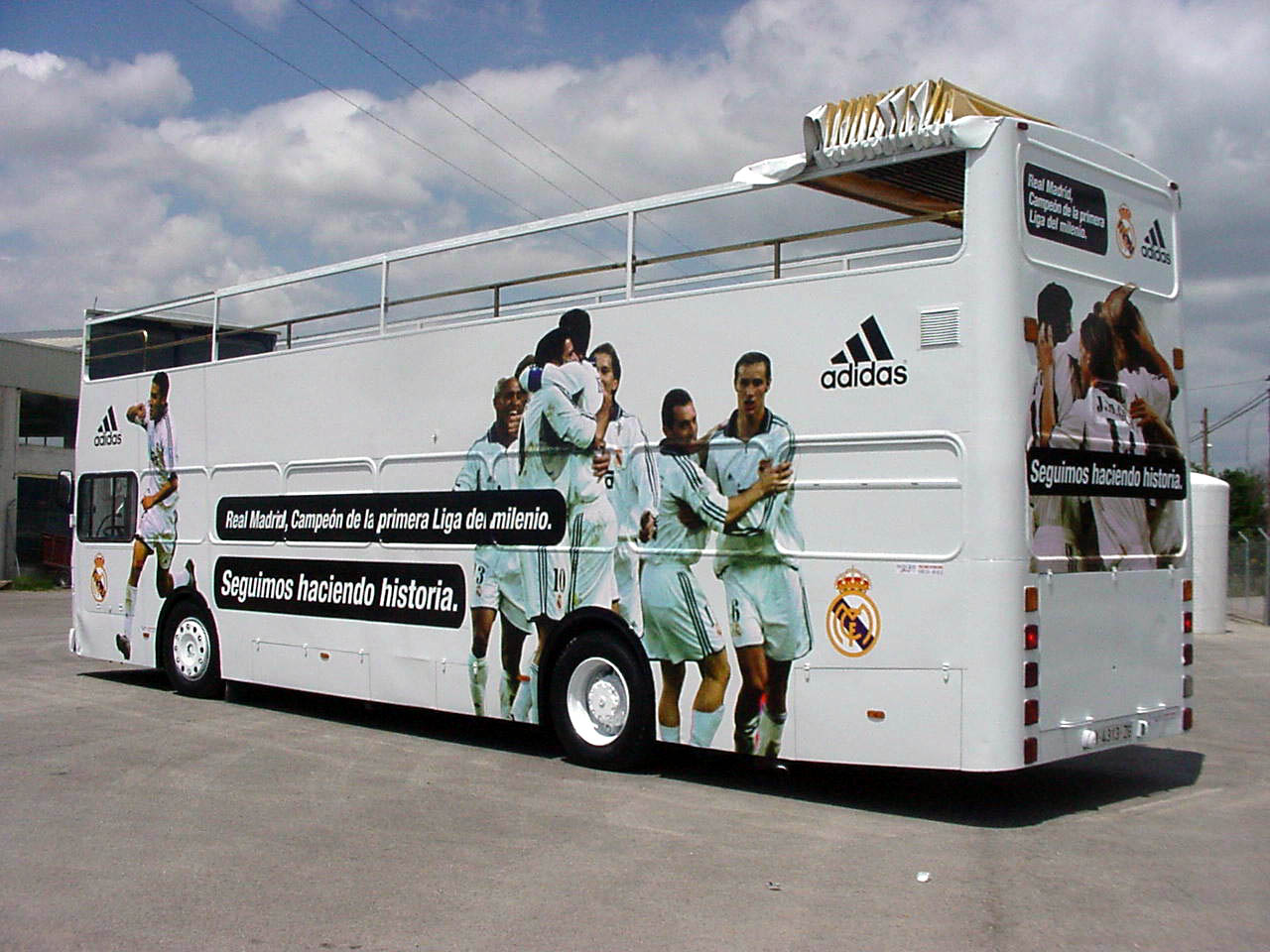 Foto Bus Club Sepak Bola Real Madrid Terbaru KAROSERI INDONESIA