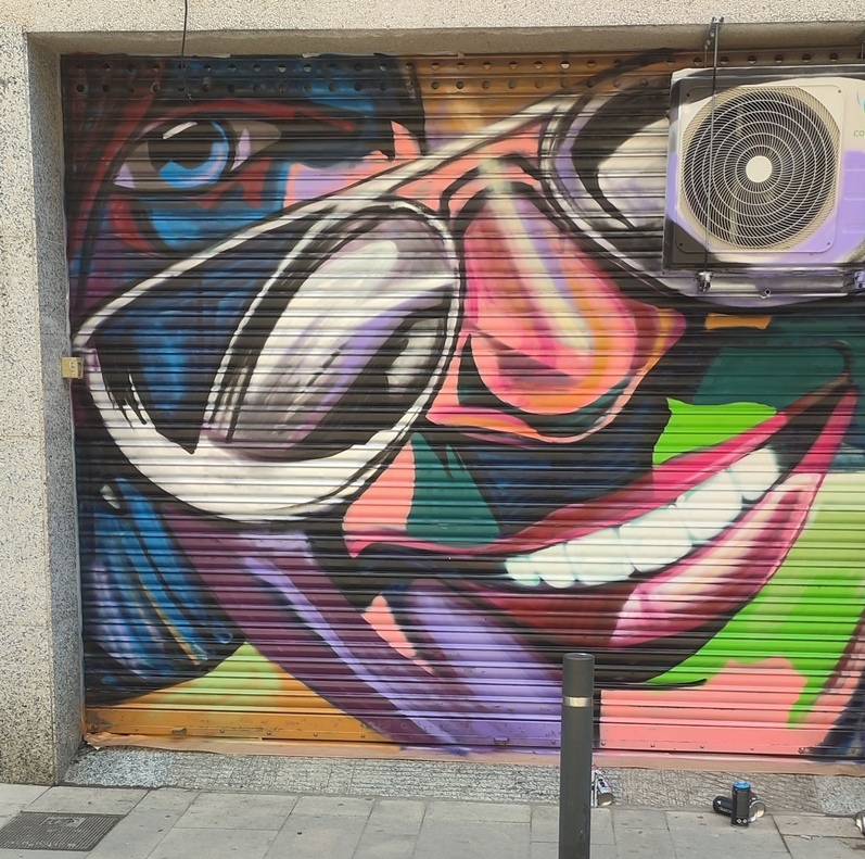 graffiti clinica dental dra casaus prat llobregat