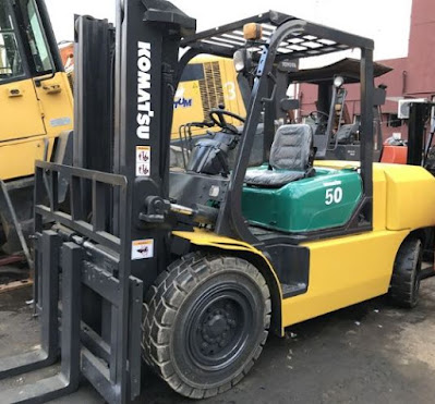 xe nâng dầu komatsu 5 tấn 0909648178