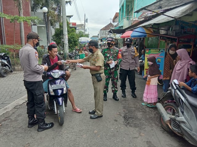 Koramil 02/Nguter Sambangi Pasar Jamu Nguter Beri Himbauan 5M dan Bagi Masker