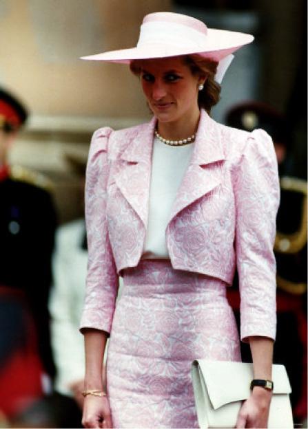 Princess Diana Fashion / 1989 - Princess Diana's Most Iconic Fashion Moments ... : Her jewelry choices were equally beautiful, but there were 3 gemstones that always stood out…