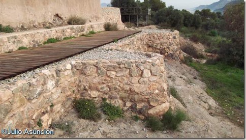 Terraza amurallada - lugar de ofrendas y altares secundarios - Santuario ibero de la Luz - Murcia