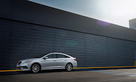 Front 3/4 view of 2016 Hyundai Sonata Sport 2.0T