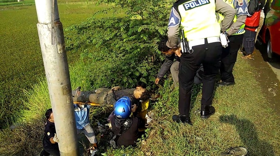 Pemotor di Kaliwungu Kendal Nyemplung ke Sawah, Diduga Kelelahan dan Mengantuk Usai Pulang Kerja