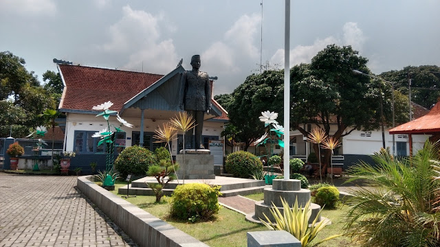 Patung Bung Karno di Istana Gebang