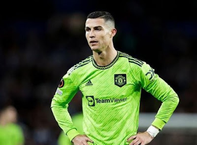 Phát hiện một cầu thủ MU luôn chuyền bóng cho Ronaldo để lấy lòng