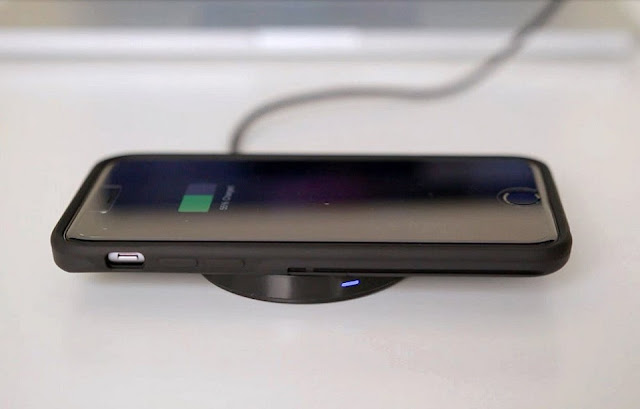 Muốn chiếc iPhone 8 của mình có thể sử dụng tính năng sạc không dây ? Bỏ thêm tiền nhé bạn !