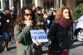 Manifestación de familias y trabajadores del colegio La Milagrosa