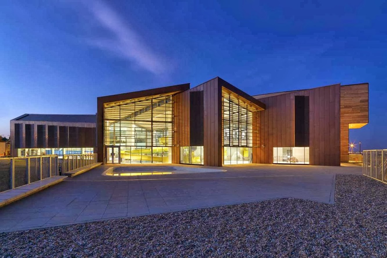 Worthing, West Sussex, Regno Unito: Splashpoint Leisure Centre by Wilkinson Eyre