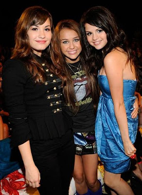 Miley Cyrus Against Selena Gomez 