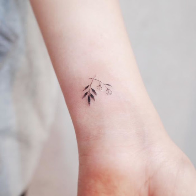 Micro tatuagens femininas - 62 ideias e modelos para inspirar vocês