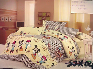 sprei motif mickey mouse kotak coklat