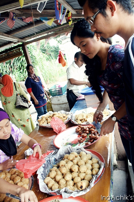 KakikuSukaBerjalan: Cuti2 Melaka:~ Kuih KERIA Hj. Jalil yg 