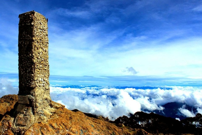12 Daftar Gunung Tertinggi di Indonesia Beserta Ketinggiannya Terbaru