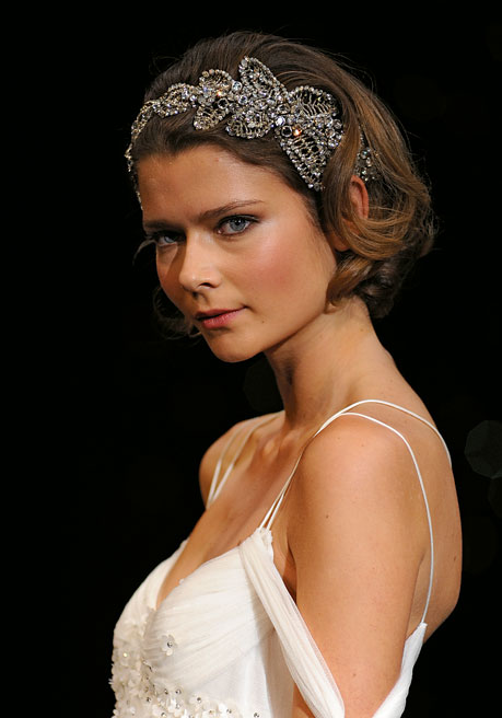 Bars pins and combs are the base of many retro wedding hairstyles
