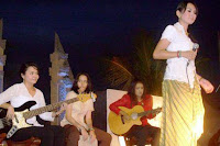  band akustik wanita