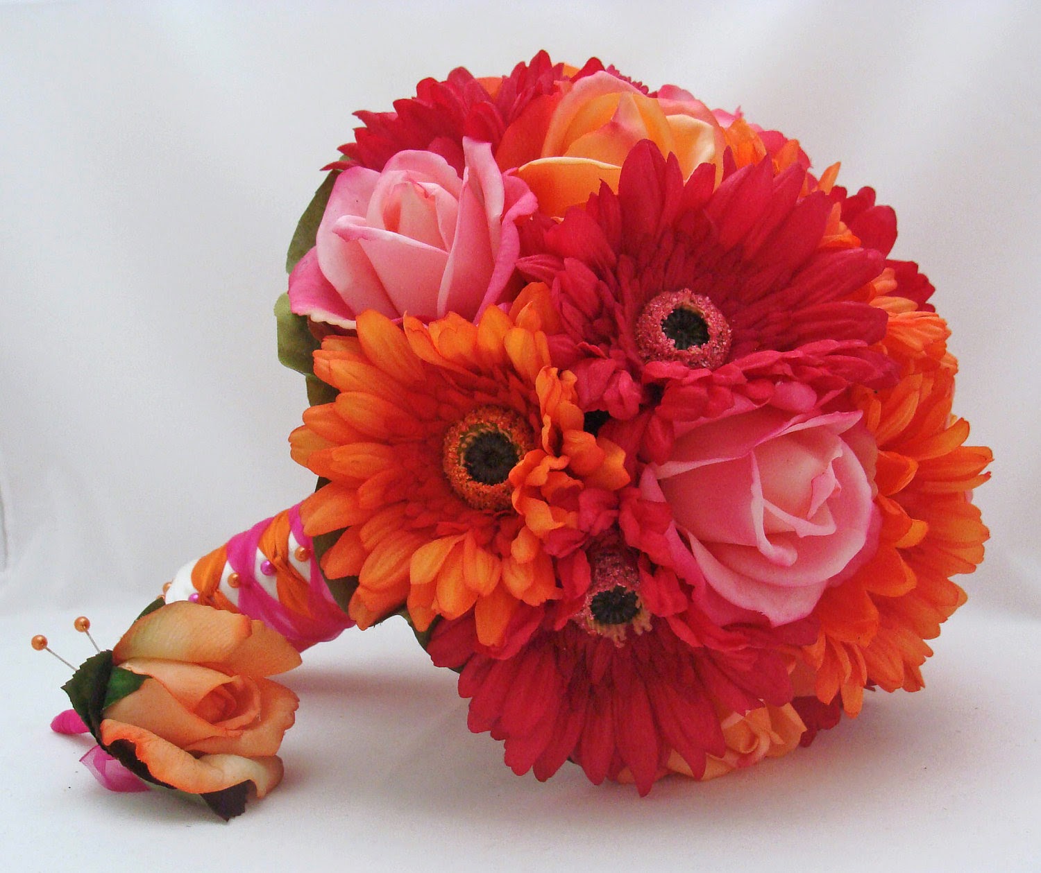 Beautiful Bridal: Gerbera Daisy Wedding Bouquets