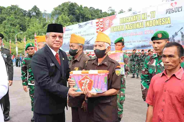 Sekda Kalbar Memperingati Hari Jadi ke-77 TNI Di Sanggau