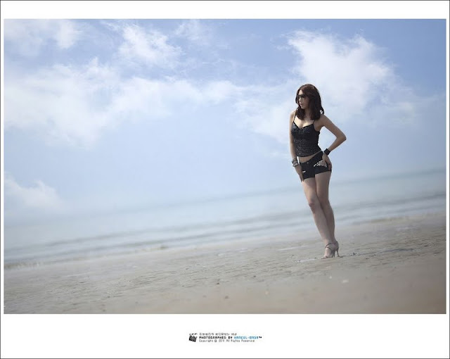 Lee Sung Hwa - Short Jean on The Beach