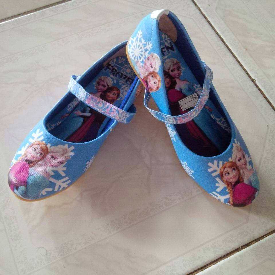 Roemah Kayandra Sepatu Frozen  biru