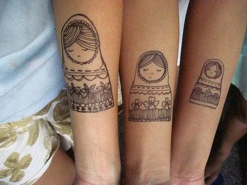 Dos tatuajes de amigas a juego