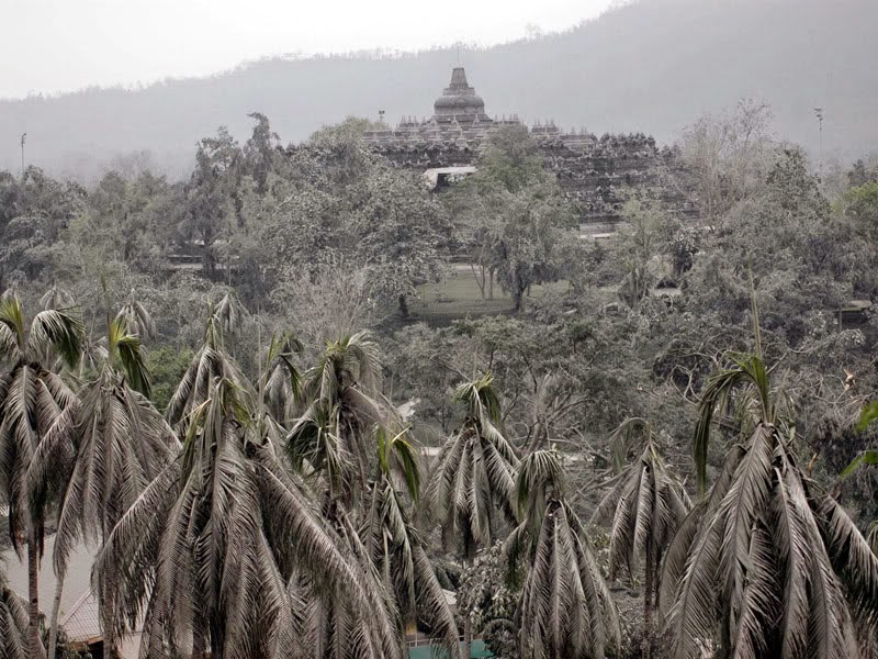 Tertimbun Timbunan Letusan Gunung Merapi