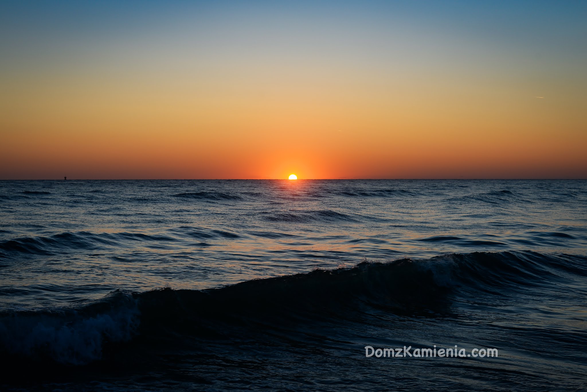 Dom z Kamienia Wschód słońca nad Adriatykiem , Abruzzo