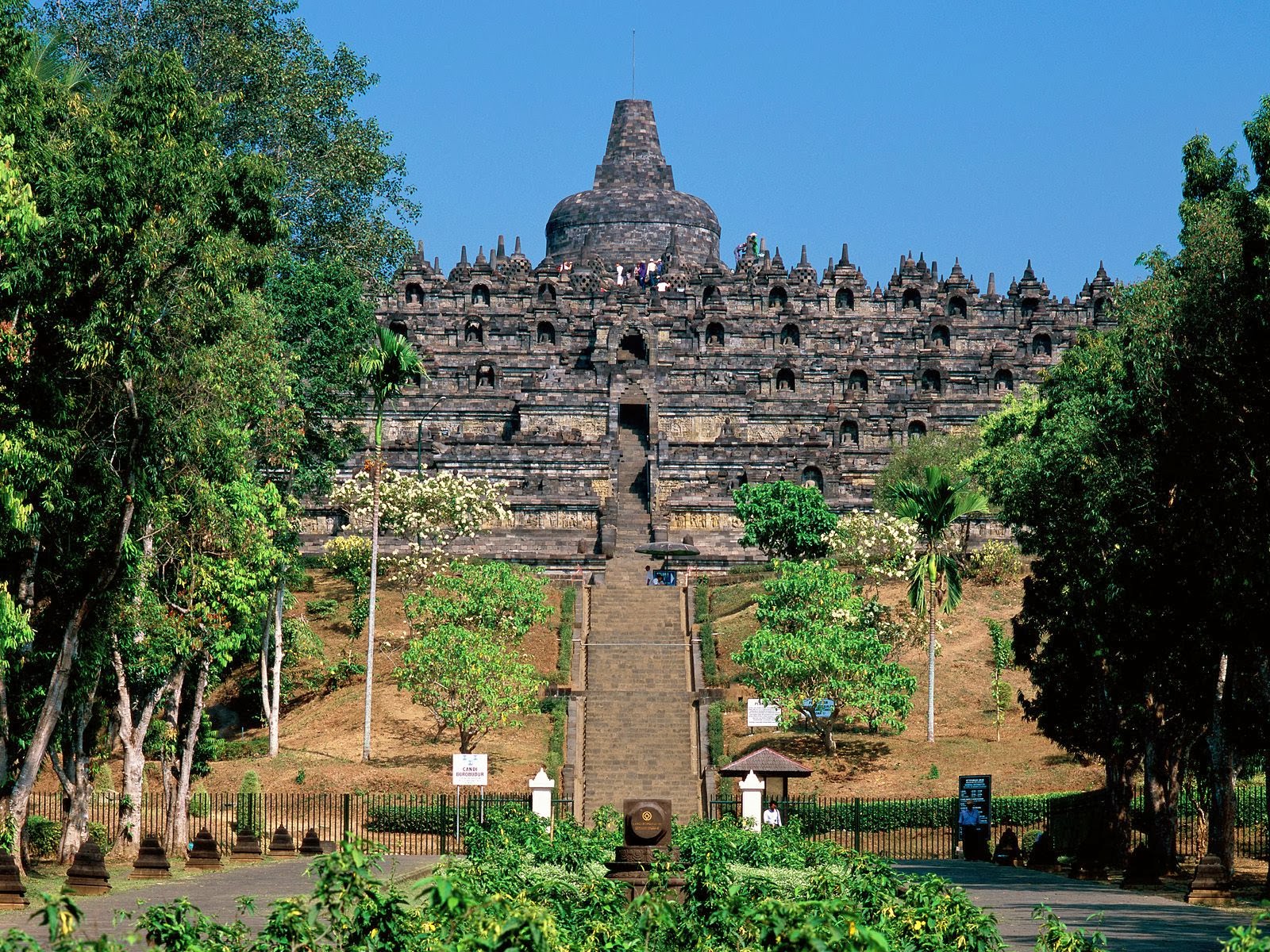 Candi Borobudur Peninggalan Nabi Sulaiman As Menurut KH 