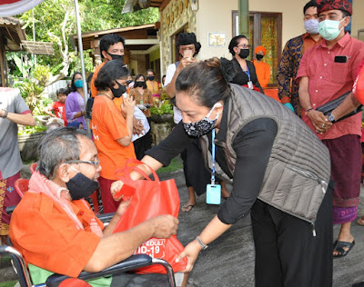 Bupati Eka Bantu 100 Warga Penderita Stroke