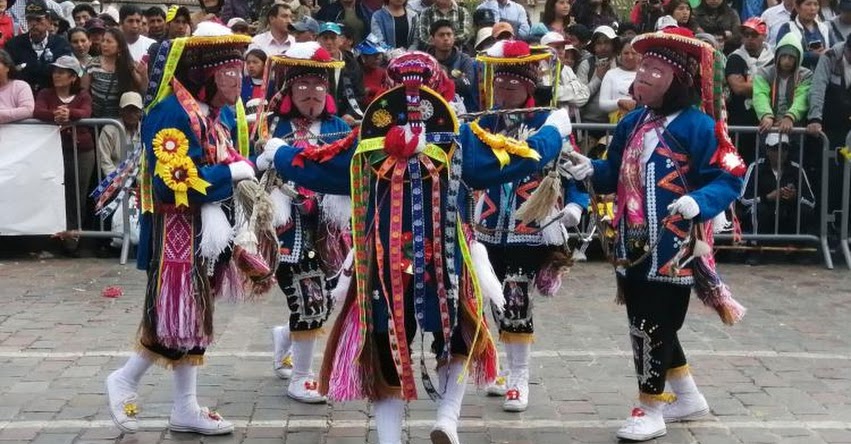 Escolares de primaria inician celebraciones por el mes jubilar de Cusco