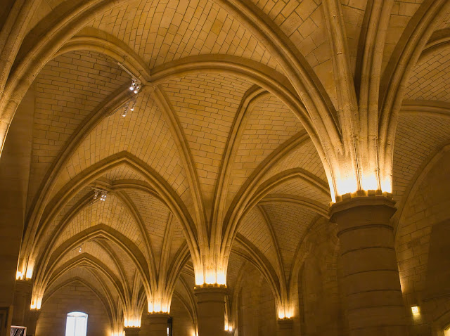 jiemve, le temps d'une pose, Concergierie, pilier, gothique, cheminée, salle, salle des hommes de gardes, gens d'armes