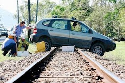 Mengapa Mesin Mobil Sulit Menyala di Atas Rel Kereta Api?