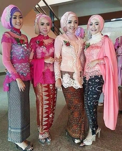 Trend Baju Muslim Kebaya Modern Kombinasi Batik untuk 