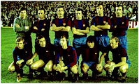 F. C. BARCELONA - Barcelona, España - Temporada 1973-74 - Mora, Rifé, Torres, De la Cruz, Costas, Juan Carlos; Rexach, Asensi, Cruyff, Sotil y Marcial - REAL MADRID 0, F. C. BARCELONA 5 (Asensi (2), Cruyff, Juan Carlos y Sotil) - 17/02/1974 - Liga de 1ª División, jornada 22 - Madrid, estadio Santiago Bernabeu - Goleada histórica del Barsa de Cruyff en el Bernabeu. Al final el equipo de Michels ganaría la Liga