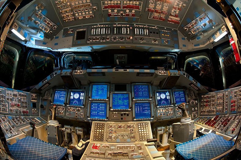 endeavour-flight-deck-15