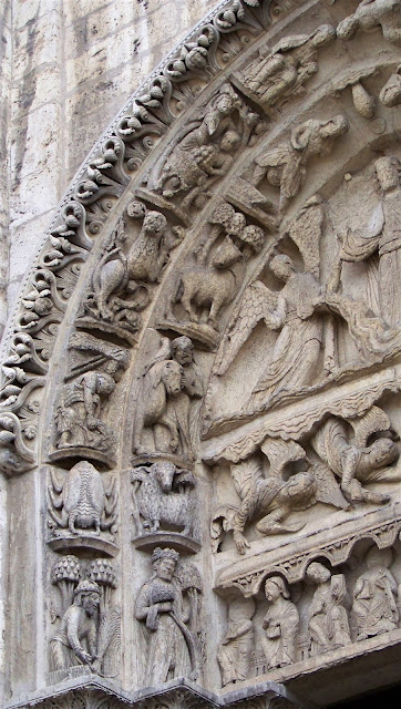 LES ZODIAQUES DE NOTRE-DAME DE CHARTRES