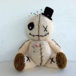 https://translate.google.es/translate?hl=es&sl=it&u=http://www.fabcroc.com/2015/10/voodoo-doll-bambola-amigurumi/1587&prev=search