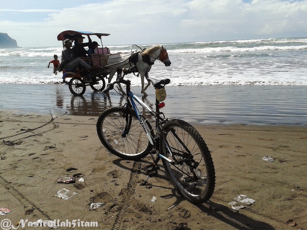 Melewati pesisir pantai Parangtritis, Bantul