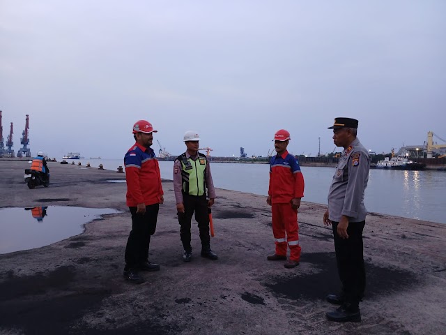 Polsek Kskp Banten Polres Cilegon Melaksanakan Giat Minggu Kasih Bersama Karyawan Pelabuhan Pelindo