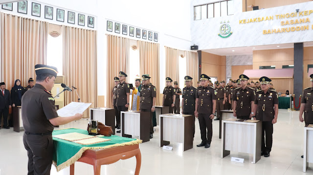 Pimpin Pelantikan Pejabat Kejati Kepri, Kajati Kepri Dorong Kinerja Humanis dan Berintegritas