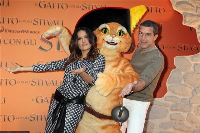 Italy Premiere Puss in Boots Rome Photocall and Press Conference (1) (Small)