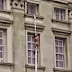 Σάλος: Γυμνός άνδρας «τo σκάει» από το Μπάκινγχαμ