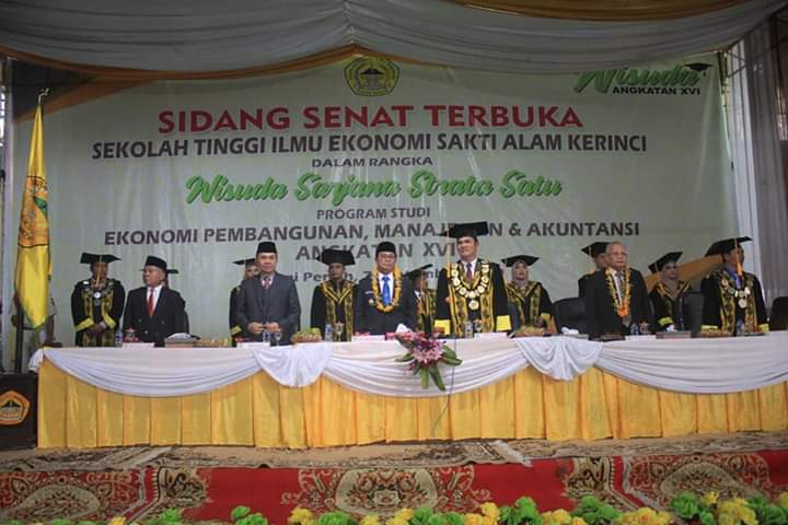 Wisuda ke 16 STIE SAK Berlangsung Sukses 